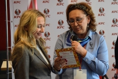 <strong>Во Владивостоке и Хабаровске, которые входят в рейтинг самых автомобилизированных городов России, KFC планирует развивать формат Drive, разработанный как раз для тех клиентов, кто находится в пути</strong>