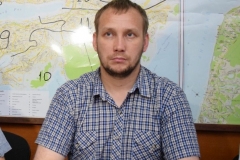 <strong>Павел Никифоров (на Второй чеченской войне, на которую попал во время срочной службы, он был контужен, а в День России люди в камуфляжной форме разбили ему нос; у него также диагностировали сотрясение головного мозга)</strong>