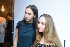 <strong>Соавтор коллекции Виктория Матина (справа)</strong>