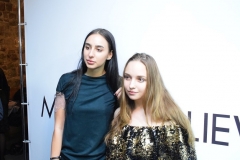 <strong>Соавтор коллекции Виктория Матина (справа)</strong>