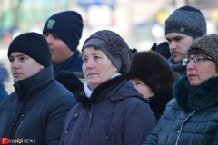<strong>Горожане слушают выступление митрополита Владивостокского и Приморского Вениамина</strong>