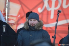 <strong>Обращаясь к тем, кто пришел на центральную площадь, Вениамин поздравил их "с великим, славным и спасительным праздником Рождества Христова и Новолетием!"</strong>
