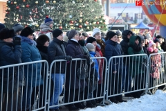 <strong>Обращаясь к тем, кто пришел на центральную площадь, Вениамин поздравил их "с великим, славным и спасительным праздником Рождества Христова и Новолетием!"</strong>