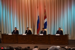 <strong>Тарасенко прибыл в краевой центр Приморья рейсом из Москвы в 12:10. Церемония началась примерно в 14:30.</strong>