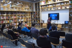 <strong>На вопрос о том, планируется ли перевести эту книгу на английский язык, автор ответила, что хотела бы, однако это весьма сложная и дорогостоящая работа</strong>