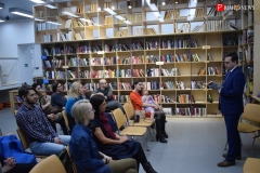 <strong>На презентации книги в "Буке" Ольга Шипилова-Тамайо вместе с теми, кто помогал ее писать, прочитали несколько отрывков, посвященных Владивостоку, Парижу, Брюсселю, Сеулу, Белграду, Токио, Буэнос-Айресу и другим городам</strong>