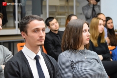 <strong>Привлечь в театр новую публику планируют авторы проекта "Мнения", презентация которого прошла во владивостокской библиотеке "Бук"</strong>