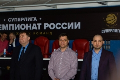 <strong>Глава Владивостока Виталий Веркеенко (по центру). Фото: Илья Пирро</strong>