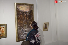 <strong>Количество зрителей залов в 2016 году превысило 22000. Это побуждает создавать новые произведения искусства. В экспозицию включено около 100 работ, созданных художниками Приморского края.</strong>