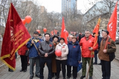<strong>«Красный марш» традиционно стартовал от остановки общественного транспорта «Дальзавод» и завершился на центральной площади Владивостока у памятника Борцам за власть Советов на Дальнем Востоке</strong>