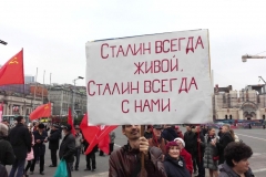 <strong>Завершилось шествие на центральной городской площади, где состоялся праздничный митинг, на котором выступили коммунисты и общественники.</strong>