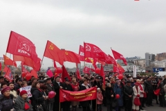 <strong>Завершилось шествие на центральной городской площади, где состоялся праздничный митинг, на котором выступили коммунисты и общественники.</strong>