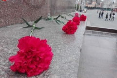 <strong>Завершилось шествие на центральной городской площади, где состоялся праздничный митинг, на котором выступили коммунисты и общественники.</strong>