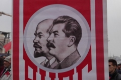 <strong>Завершилось шествие на центральной городской площади, где состоялся праздничный митинг, на котором выступили коммунисты и общественники.</strong>