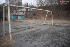<strong>После малейшего дождя на футбольном поле грязь и слякоть и без специального покрытия играть в футбол мягко говоря не хочется</strong>