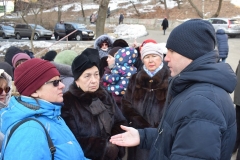 <strong>Люди по-прежнему сильно обеспокоены предстоящей стройкой, свои вопросы они задавали организатору собрания Сергею Мильвиту</strong>