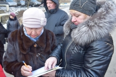 <strong>В конце собрания у жильцов собрали подписи</strong>