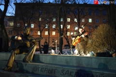 <strong>Когда стемнело, организаторы включили подсветку, что создало атмосферу песни под гитару у костра</strong>