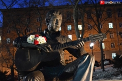 <strong>Когда стемнело, организаторы включили подсветку, что создало атмосферу песни под гитару у костра</strong>
