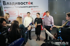 <strong>Во Владивостоке написали Тотальный диктант. Фото: Игорь Богомолов, пресс-служба администрации Владивостока</strong>