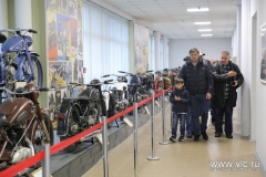 <strong>Глава Владивостока Виталий Веркеенко дал старт авторетросезону-2018. Фото: Игорь Богомолов, пресс-служба администрации Владивостока</strong>