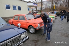 <strong>Глава Владивостока Виталий Веркеенко дал старт авторетросезону-2018. Фото: Игорь Богомолов, пресс-служба администрации Владивостока</strong>