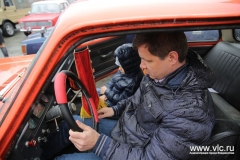 <strong>Глава Владивостока Виталий Веркеенко дал старт авторетросезону-2018. Фото: Игорь Богомолов, пресс-служба администрации Владивостока</strong>