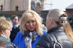 <strong>Владивостокцы в память о погибших в Кемерово несут цветы и игрушки на центральную площадь и к Покровскому храму</strong>