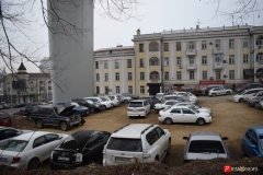 <strong>Сегодня на месте когда-то очень красивого зеленого уголка в центре Владивостока - парковка автомобилей и пыльный подъем на улицу Пушкинскую</strong>