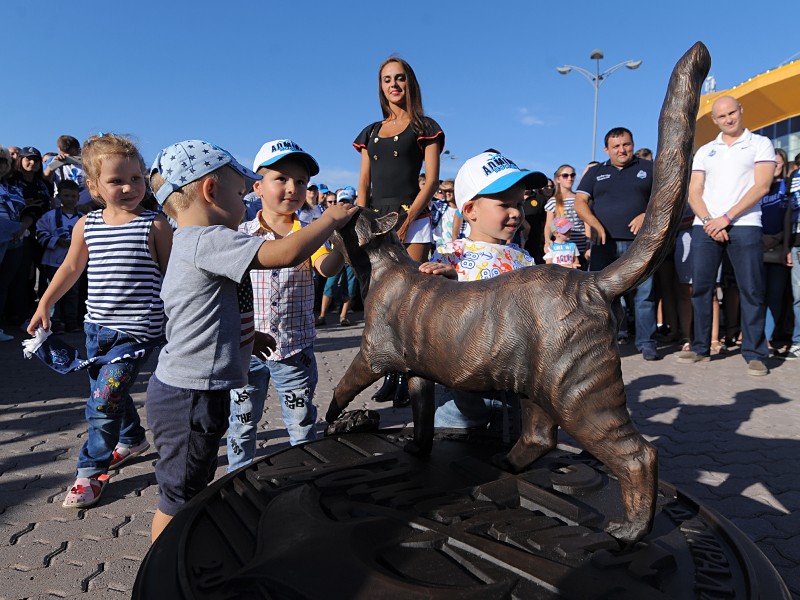 Кошке Матроске во Владивостоке открыли памятник