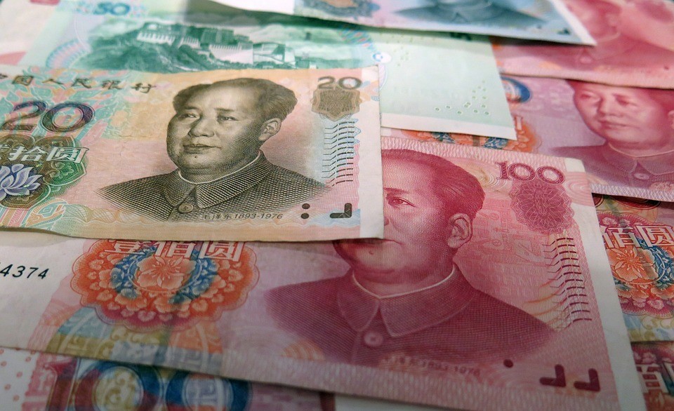 Китайский юань торговался по цене уже выше 13,5 рубля