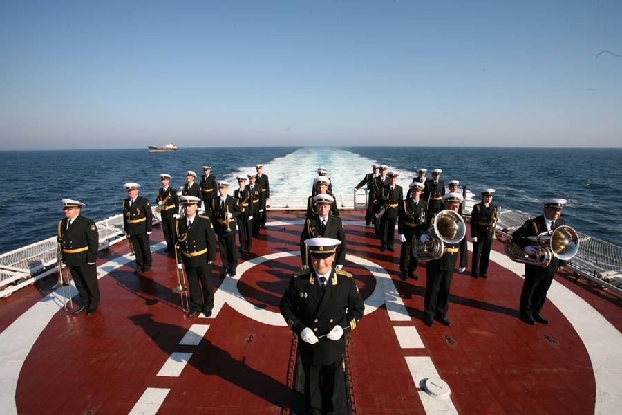 Оркестр Тихоокеанского флота порадовал гостей и жителей Владивостока концертом под открытым небом