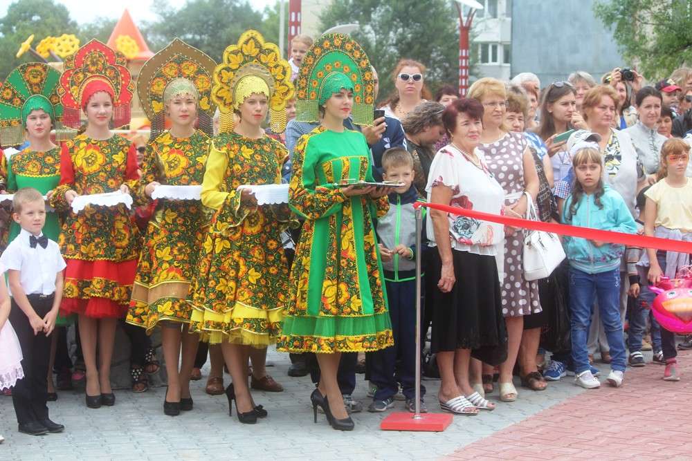 В Уссурийске на улице Стаханова открыли новый сквер