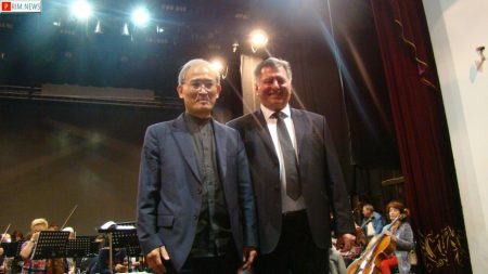 Дирижер Noh Tae Cheol (Южная корея) и  Главный дирижер Тихоокеанского симфонического оркестра Анатолий Смирнов