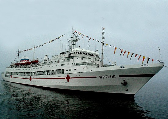 Плавучий госпиталь «Иртыш» взял курс на Владивосток