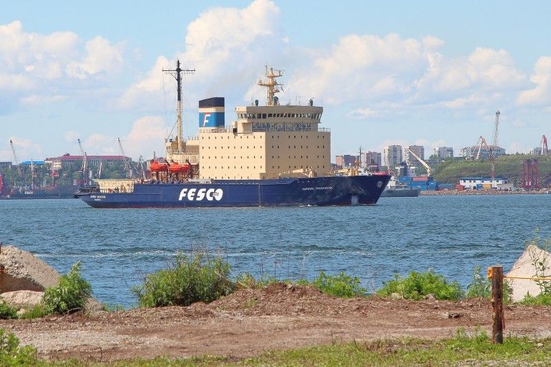 Ледокол FESCO «Капитан Хлебников» вернулся в порт Владивосток из круиза в Арктику