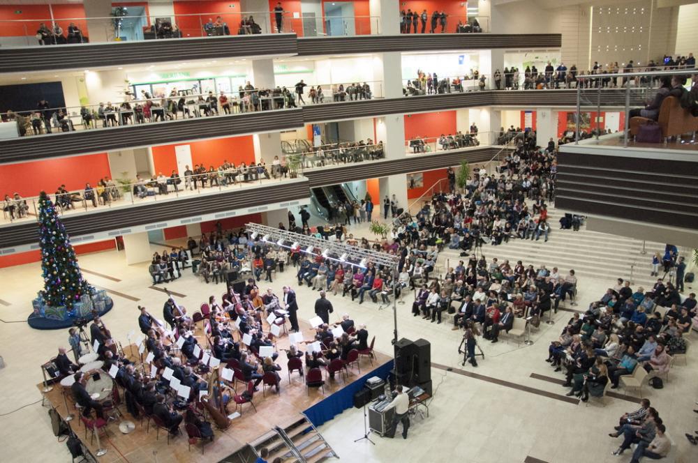Первый концерт симфонического оркестра Приморской сцены Мариинского театра прошёл в ДВФУ