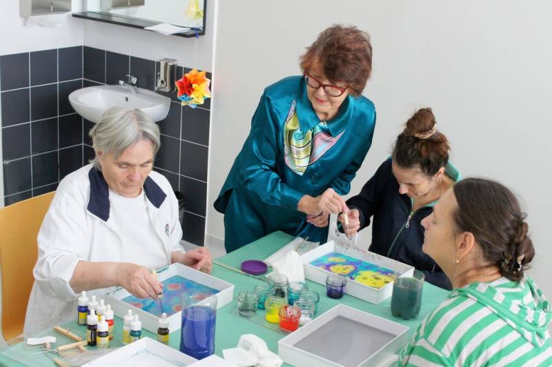 В Медицинском центре ДВФУ начали лечить пациентов при помощи рисования на воде