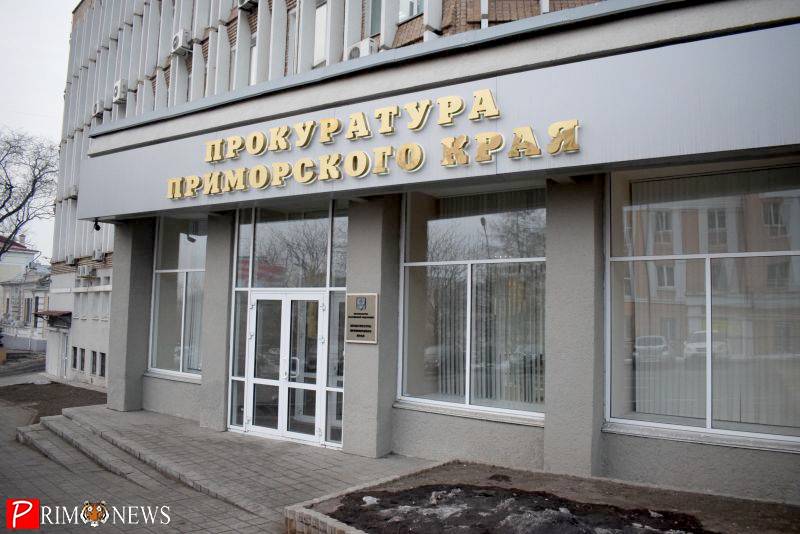Во Владивостоке терраса кафе полностью перекрыла тротуар, что привлекло внимание прокуратуры