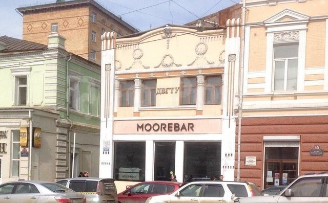 Во Владивостоке выставили на продажу Moore Bar и кондитерский дом «Тортония»