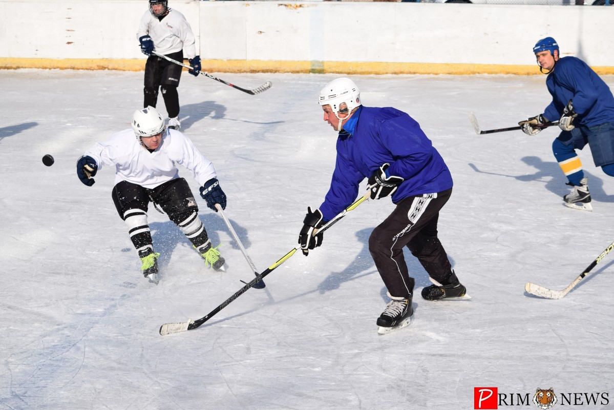 Во Владивостоке в седьмой раз стартовал городской турнир по дворовому хоккею