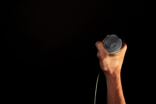 Микрофон, вокал, концерт
