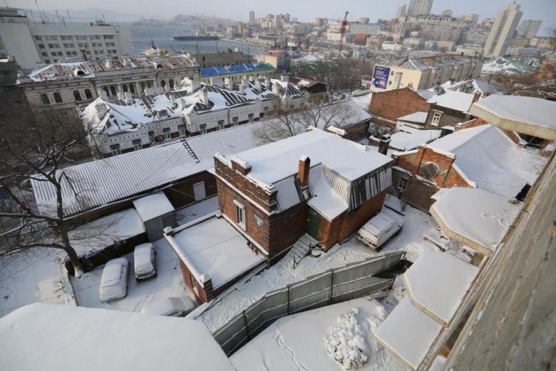 Во Владивостоке начали сносить самострой у дома Элеоноры Прей