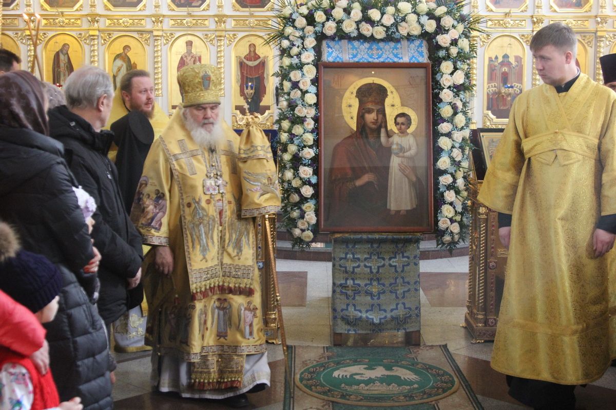 Чудотворную икону Божией Матери «Призри на смирение» доставили во Владивосток