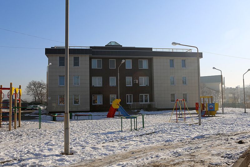 Во Владивостоке построили пять домов для переселенцев из аварийных бараков