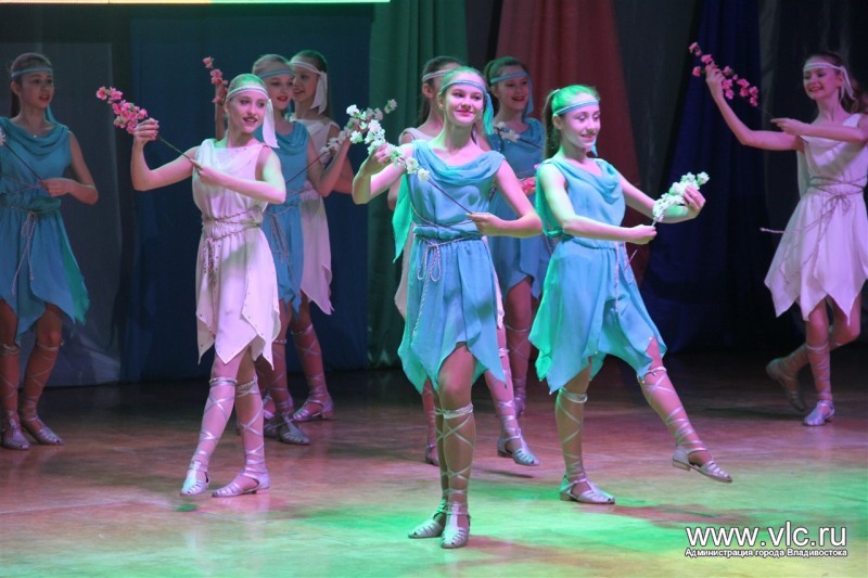 Во Владивостоке прошёл 16-й открытый театральный фестиваль «Живи, театр – восьмое чудо света!»