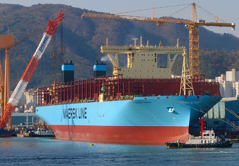 К берегам Приморья подошёл крупнейший в мире контейнеровоз