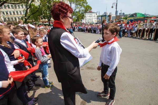 В Приморье 95 новых ребят пополнили ряды красногалстучной пионерии