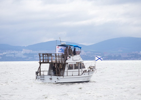 Во Владивостоке возродили традицию массовых майских заплывов в холодной воде
