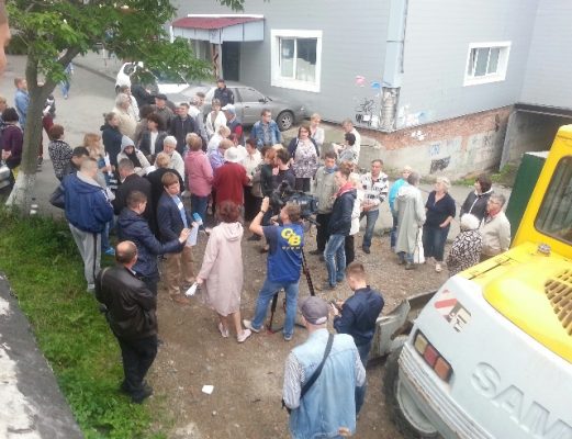 Во Владивостоке жильцы домов на Станюковича призовут прокуроров проверить строительство гаража